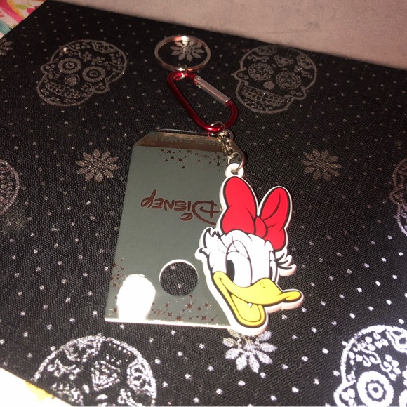 Daisy Duck travel dangle Keychain - Picture 3 of 4
